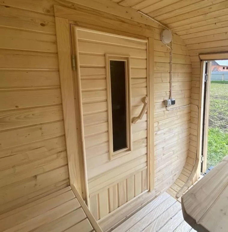 Дверь со стеклом